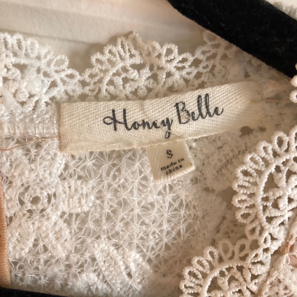 Honey Belle Low-cut Lace Romper - Picture 5 of 5